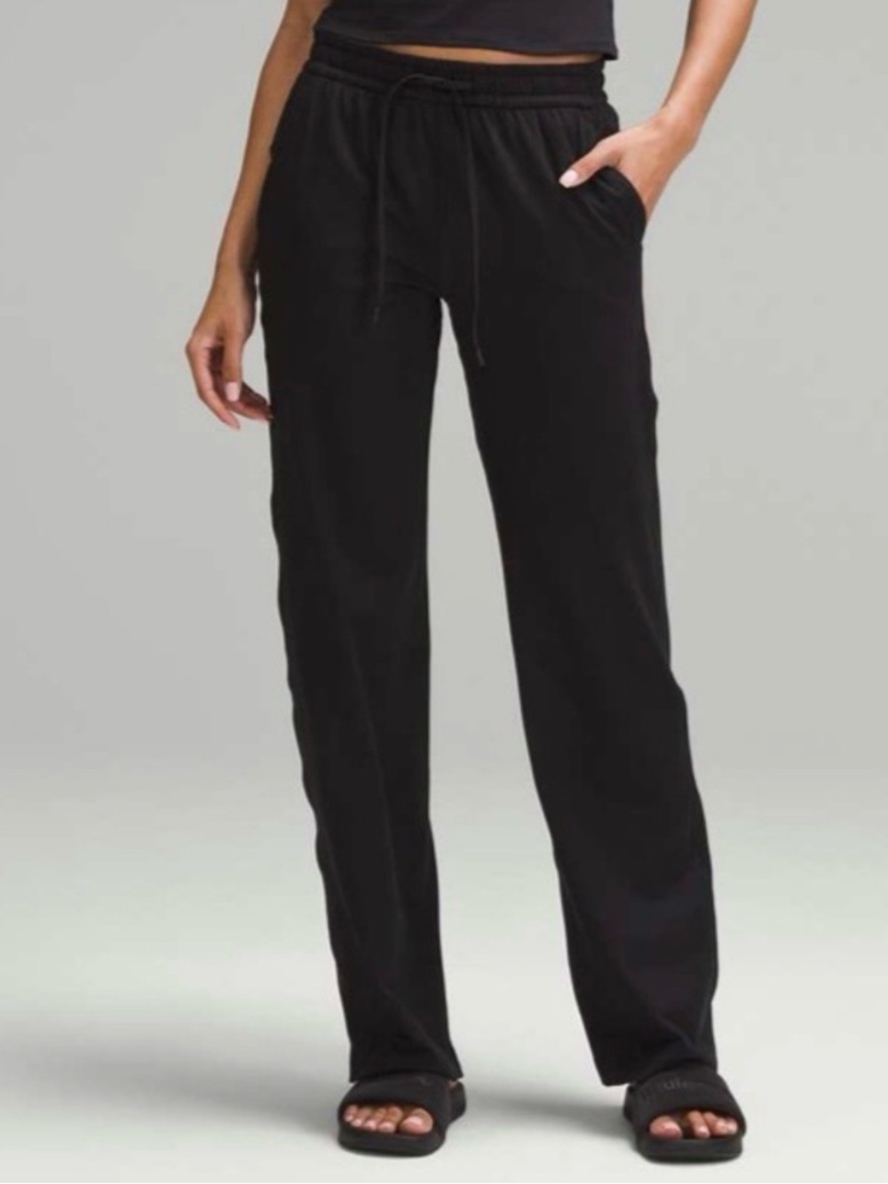 Lululemon Soft Jersey Straight-Leg Mid-Rise Pant Short Black Size 2